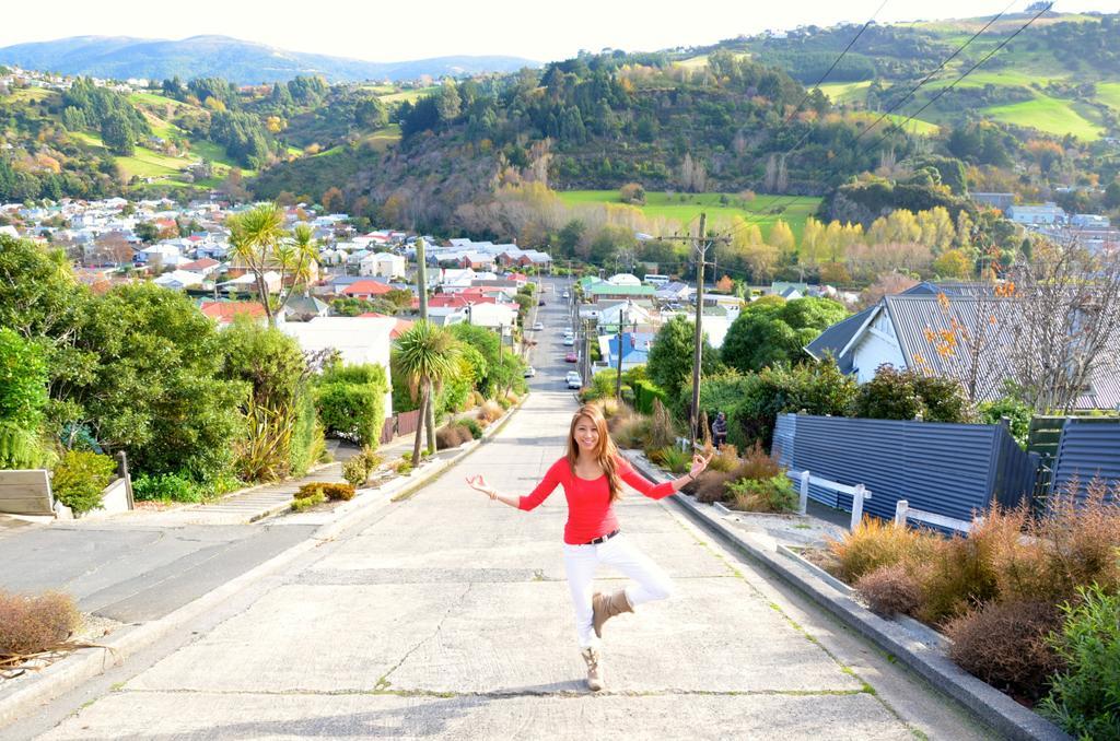 Bed and Breakfast Sleep On The Steepest Street In The World! Дьюндин Экстерьер фото